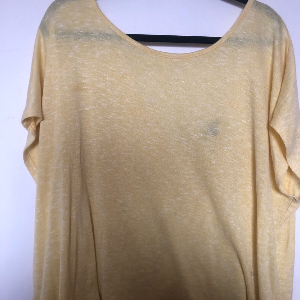 Womens Yellow LANE BRYANT top. Size 18/20.